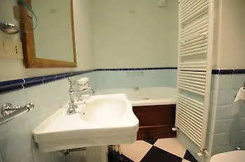 *** אתר נופש מלון פיזה Granaio Borgo Di Colleoli איטליה
